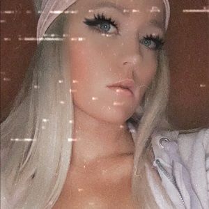 Meet your Posher, Cassandra